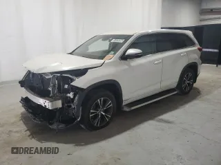2017 Toyota Highlander LE z VIN 5TDZZRFH7HS189236, wystawiony jako Copart lot #51070205 z przebiegiem 81 871 mil mil oraz Czysty tytuł • Clean title. Historia ofert i sprzedaży dostępna na DreamBid. Obrazek 1.