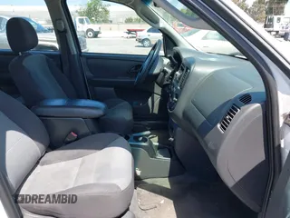 2004 Ford Escape XLS with VIN 1FMYU02124KA81554, listed as a IAAI auction lot 42117165 with 211,579 mi miles and . Bid and sale history available at DreamBid. Image 5.