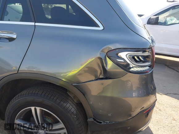 2020 Mercedes-Benz GLC 300 z VIN W1N0G8DB4LF802826, wystawiony jako IAAI lot #41831727 z przebiegiem 59 211 mil mil oraz . Historia ofert i sprzedaży dostępna na DreamBid. Obrazek 17.