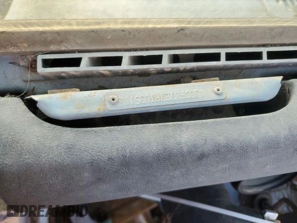 1985 Jeep CJ z VIN 1JCCF87E7FT035118, wystawiony jako Copart lot #70082064 z przebiegiem Nie podano mil oraz Tytuł czysty. Historia ofert i sprzedaży dostępna na DreamBid. Obrazek 12.