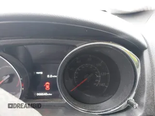 2021 Mitsubishi Outlander ES z VIN JA4ARUAU4MU025575, wystawiony jako IAAI lot #41937147 z przebiegiem 66 640 mil mil oraz . Historia ofert i sprzedaży dostępna na DreamBid. Obrazek 7.