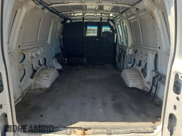 2006 Ford Econoline Cargo z VIN 1FTNS24L76DA41677, wystawiony jako IAAI lot #42282335 z przebiegiem 234 599 mil mil oraz . Historia ofert i sprzedaży dostępna na DreamBid. Obrazek 1.