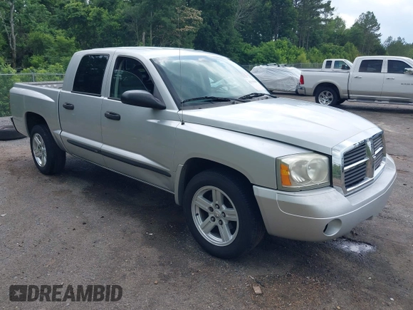 2007 Dodge Dakota SLT z VIN 1D7HE48K27S127788, wystawiony jako IAAI lot #42311626 z przebiegiem 357 130 mil mil oraz . Historia ofert i sprzedaży dostępna na DreamBid. Obrazek 1.
