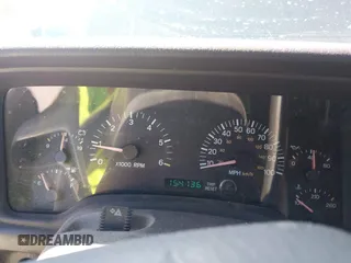 2000 Jeep Cherokee z VIN 1J4FF48S2YL253251, wystawiony jako IAAI lot #42243268 z przebiegiem 154 136 mil mil oraz . Historia ofert i sprzedaży dostępna na DreamBid. Obrazek 7.