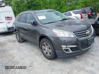 2015 Chevrolet Traverse LT z VIN 1GNKVHKDXFJ140088, wystawiony jako IAAI lot #42154555 z przebiegiem 205 611 mil mil oraz . Historia ofert i sprzedaży dostępna na DreamBid. Obrazek 1.