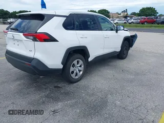 2023 Toyota RAV4 LE z VIN 2T3H1RFV7PC240872, wystawiony jako IAAI lot #42822151 z przebiegiem 18 185 mil mil oraz . Historia ofert i sprzedaży dostępna na DreamBid. Obrazek 4.