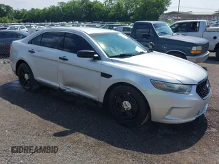 2013 Ford Police Interceptor z VIN 1FAHP2MK7DG212791, wystawiony jako IAAI lot #42474579 z przebiegiem 133 602 mil mil oraz . Historia ofert i sprzedaży dostępna na DreamBid. Obrazek 1.