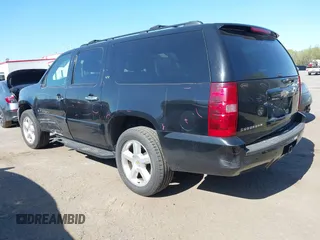 2008 Chevrolet Suburban LTZ with VIN 1GNFK16308R272980, listed as a IAAI auction lot 42055176 with 269,262 mi miles. Bid and sale history available at carsss.com. Image 3.