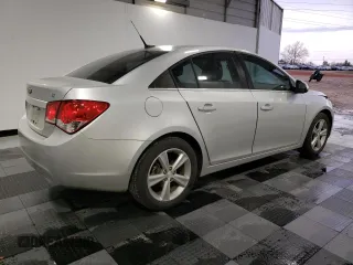 2014 Chevrolet Cruze 2LT z VIN 1G1PE5SB9E7181506, wystawiony jako Copart lot #46453855 z przebiegiem 151 602 mil mil oraz Szkoda całkowita • Salvage title. Historia ofert i sprzedaży dostępna na DreamBid. Obrazek 3.