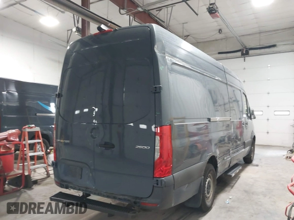 2019 Mercedes-Benz Sprinter Cargo z VIN WD4PF1CD9KP147130, wystawiony jako IAAI lot #41821221 z przebiegiem 70 915 mil mil oraz . Historia ofert i sprzedaży dostępna na DreamBid. Obrazek 4.