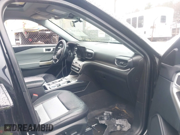 2022 Ford Explorer XLT with VIN 1FMSK8DH6NGB16928, listed as a IAAI auction lot 41917630 with 51,427 mi miles and . Bid and sale history available at DreamBid. Image 5.