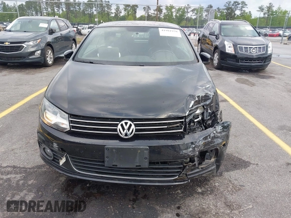 2015 Volkswagen Eos Komfort with VIN WVWBW8AH5FV004034, listed as a IAAI auction lot 41981978 with 106,450 mi miles and . Bid and sale history available at DreamBid. Image 12.