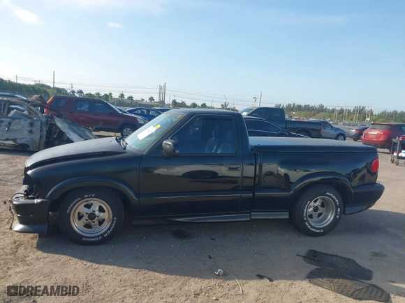 2000 Chevrolet S-10 LS with VIN 1GCCS14W6Y8196437, listed as a IAAI auction lot 41606752 with 269,949 mi miles. Bid and sale history available at carsss.com. Image 15.