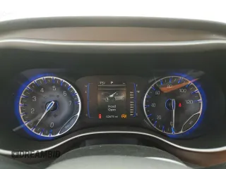 2018 Chrysler Pacifica Touring Plus z VIN 2C4RC1FG4JR117046, wystawiony jako Copart lot #56523015 z przebiegiem 42 675 mil mil oraz Szkoda całkowita • Salvage title. Historia ofert i sprzedaży dostępna na DreamBid. Obrazek 9.