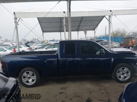2007 Chevrolet Silverado 1500 LT w/1LT with VIN 2GCEC19J771665197, listed as a IAAI auction lot 41725768 with 122,855 mi miles. Bid and sale history available at carsss.com. Image 14.