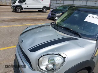 2012 MINI Countryman S z VIN WMWZC5C54CWM13119, wystawiony jako IAAI lot #42467904 z przebiegiem 115 531 mil mil oraz . Historia ofert i sprzedaży dostępna na DreamBid. Obrazek 6.