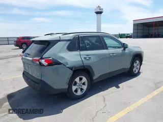 2020 Toyota RAV4 Hybrid XLE z VIN 4T3RWRFVXLU005428, wystawiony jako IAAI lot #42223346 z przebiegiem 123 168 mil mil oraz . Historia ofert i sprzedaży dostępna na DreamBid. Obrazek 4.