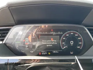 2024 Audi Q8 e-tron Premium Plus z VIN WA15AAGE2RB033152, wystawiony jako Copart lot #67158044 z przebiegiem 1 521 mil mil oraz Szkoda całkowita • Salvage title. Historia ofert i sprzedaży dostępna na DreamBid. Obrazek 9.