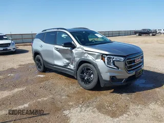 2024 GMC Terrain AT4 z VIN 3GKALYEG9RL385482, wystawiony jako IAAI lot #42017273 z przebiegiem 5 841 mil mil oraz . Historia ofert i sprzedaży dostępna na DreamBid. Obrazek 1.