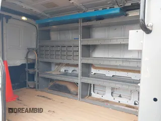 2017 Ford Transit z VIN 1FTYR1CM4HKA90749, wystawiony jako IAAI lot #42290302 z przebiegiem 185 603 mil mil oraz . Historia ofert i sprzedaży dostępna na DreamBid. Obrazek 8.
