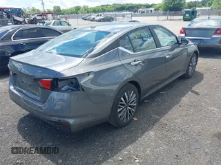2025 Nissan Altima SV with VIN 1N4BL4DV0SN381826, listed as a IAAI auction lot 42201363 with 2,071 mi miles and . Bid and sale history available at DreamBid. Image 4.