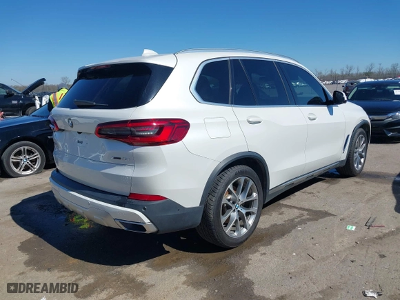 2019 BMW X5 xDrive40i with VIN 5UXCR6C57KLK80268, listed as a IAAI auction lot 41582457 with 85,682 mi miles. Bid and sale history available at carsss.com. Image 4.