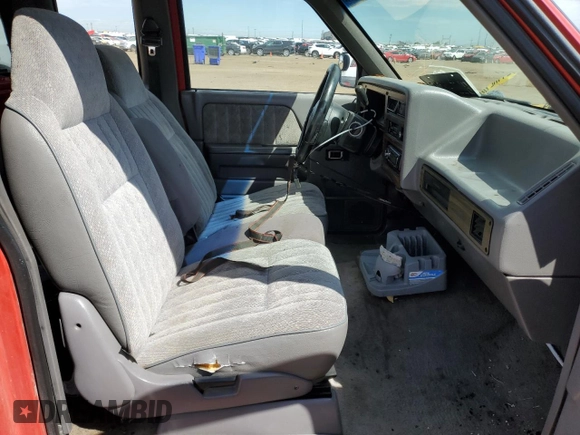 1996 Dodge Dakota z VIN 1B7GG23X1TS537628, wystawiony jako Copart lot #67980544 z przebiegiem 239 132 mil mil oraz Szkoda całkowita • Salvage title. Historia ofert i sprzedaży dostępna na DreamBid. Obrazek 7.