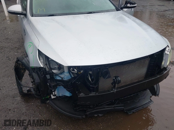 2019 Kia Optima LX with VIN 5XXGT4L31KG348622, listed as a IAAI auction lot 41726487 with 100,286 mi miles. Bid and sale history available at carsss.com. Image 6.