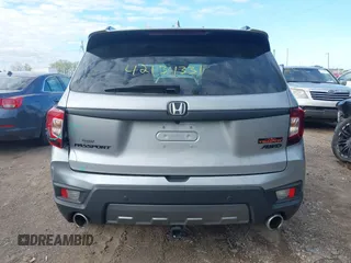2023 Honda Passport TrailSport z VIN 5FNYF8H6XPB044222, wystawiony jako IAAI lot #42134331 z przebiegiem 19 026 mil mil oraz . Historia ofert i sprzedaży dostępna na DreamBid. Obrazek 17.