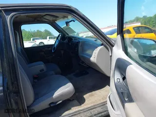 1998 Ford Ranger XL with VIN 1FTYR14U1WTA60680, listed as a IAAI auction lot 42033028 with 257,483 mi miles. Bid and sale history available at carsss.com. Image 5.