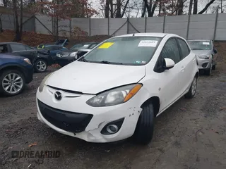 2012 Mazda 2 Touring z VIN JM1DE1LY4C0141202, wystawiony jako IAAI lot #41051663 z przebiegiem 160 364 mil mil oraz . Historia ofert i sprzedaży dostępna na DreamBid. Obrazek 6.
