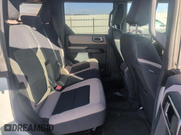 2021 Ford Bronco z VIN 1FMDE5DH7MLA94152, wystawiony jako Copart lot #53561445 z przebiegiem 35 965 mil mil oraz Szkoda całkowita • Salvage title. Historia ofert i sprzedaży dostępna na DreamBid. Obrazek 11.