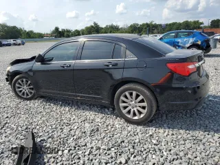 2014 Chrysler 200 Touring z VIN 1C3CCBBB9EN107481, wystawiony jako Copart lot #57303845 z przebiegiem 169 320 mil mil oraz Nie do naprawy • Non repairable. Historia ofert i sprzedaży dostępna na DreamBid. Obrazek 2.