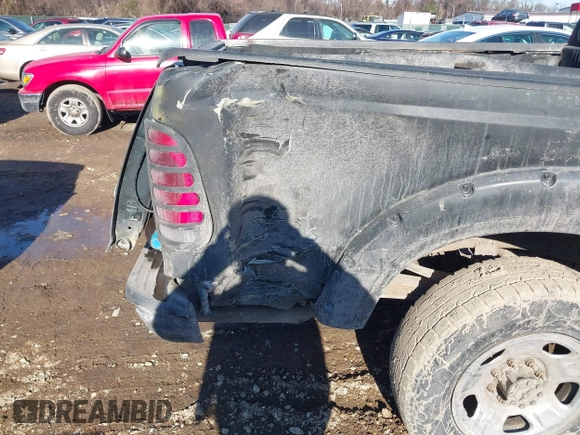 2001 Ford Super Duty F-250 XL with VIN 1FTNW21S71ED02471, listed as a IAAI auction lot 41404650 with 248,474 mi miles. Bid and sale history available at carsss.com. Image 13.