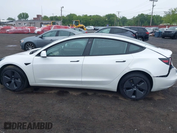 2023 Tesla Model 3 z VIN 5YJ3E1EA6PF570876, wystawiony jako IAAI lot #42366310 z przebiegiem 13 005 mil mil oraz . Historia ofert i sprzedaży dostępna na DreamBid. Obrazek 14.