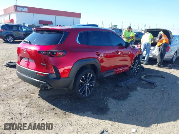 2024 Mazda CX-50 S Premium Plus z VIN 7MMVABEM0RN171504, wystawiony jako IAAI lot #40501944 z przebiegiem 6 671 mil mil oraz . Historia ofert i sprzedaży dostępna na DreamBid. Obrazek 4.