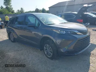 2025 Toyota Sienna LE z VIN 5TDKSKFC4SS160222, wystawiony jako IAAI lot #42645499 z przebiegiem 10 470 mil mil oraz . Historia ofert i sprzedaży dostępna na DreamBid. Obrazek 1.