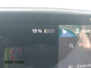 2019 Tesla Model 3 Long Range z VIN 5YJ3E1EB9KF514626, wystawiony jako IAAI lot #41067965 z przebiegiem 43 598 mil mil oraz . Historia ofert i sprzedaży dostępna na DreamBid. Obrazek 18.