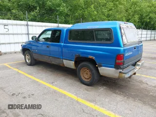 1998 Dodge 1500 z VIN 3B7HC13Z6WG226848, wystawiony jako IAAI lot #42331979 z przebiegiem 280 456 mil mil oraz . Historia ofert i sprzedaży dostępna na DreamBid. Obrazek 3.