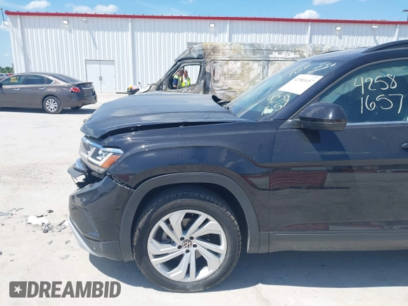 2021 Volkswagen Atlas SE with VIN 1V2WR2CAXMC586838, listed as a IAAI auction lot 42581657 with 60,922 mi miles and . Bid and sale history available at DreamBid. Image 6.