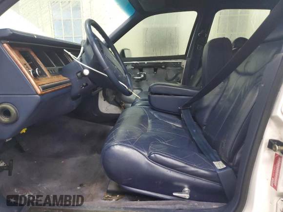1994 Lincoln Town Car Signature z VIN 1LNLM82W9RY687636, wystawiony jako Copart lot #43805135 z przebiegiem Nie podano mil oraz Szkoda całkowita • Salvage title. Historia ofert i sprzedaży dostępna na DreamBid. Obrazek 7.