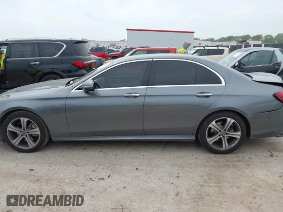 2018 Mercedes-Benz E 300 with VIN WDDZF4JB7JA357139, listed as a IAAI auction lot 42065511 with 54,812 mi miles and . Bid and sale history available at DreamBid. Image 14.