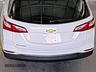 2020 Chevrolet Equinox LS z VIN 2GNAXHEV2L6219046, wystawiony jako IAAI lot #42428596 z przebiegiem 113 084 mil mil oraz . Historia ofert i sprzedaży dostępna na DreamBid. Obrazek 1.