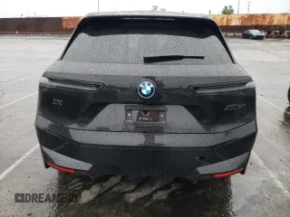 2024 BMW iX M60 z VIN WB533CF06RCR71038, wystawiony jako Copart lot #47573025 z przebiegiem Nie podano mil oraz Szkoda całkowita • Salvage title. Historia ofert i sprzedaży dostępna na DreamBid. Obrazek 6.