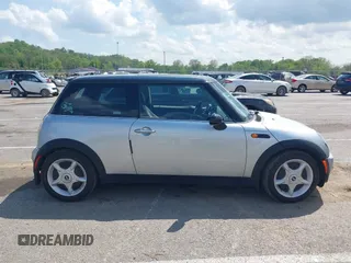 2003 MINI Hardtop z VIN WMWRC334X3TC43283, wystawiony jako IAAI lot #42112892 z przebiegiem 87 513 mil mil oraz . Historia ofert i sprzedaży dostępna na DreamBid. Obrazek 12.