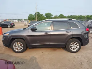 2017 Jeep Cherokee Latitude z VIN 1C4PJMCB8HW563256, wystawiony jako IAAI lot #42401873 z przebiegiem 258 934 mil mil oraz . Historia ofert i sprzedaży dostępna na DreamBid. Obrazek 15.