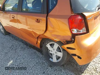 2007 Chevrolet Aveo LS z VIN KL1TD66697B746324, wystawiony jako IAAI lot #40257318 z przebiegiem 144 789 mil mil oraz . Historia ofert i sprzedaży dostępna na DreamBid. Obrazek 6.