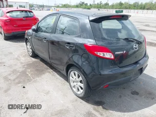 2014 Mazda 2 Touring z VIN JM1DE1LY8E0175971, wystawiony jako IAAI lot #41952643 z przebiegiem 127 235 mil mil oraz . Historia ofert i sprzedaży dostępna na DreamBid. Obrazek 3.