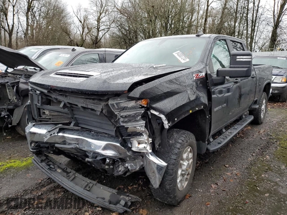 2021 Chevrolet Silverado 3500HD LT with VIN 1GC4YTEY7MF269092, listed as a Copart auction lot 84300724 with 92,215 mi miles and Salvage Title. Bid and sale history available at carsss.com. Image 1.