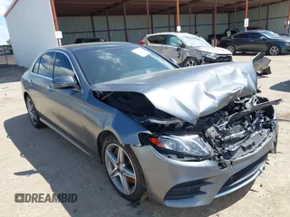 2017 Mercedes-Benz E 300 Luxury z VIN WDDZF4KB3HA066825, wystawiony jako IAAI lot #42206461 z przebiegiem 60 282 mil mil oraz . Historia ofert i sprzedaży dostępna na DreamBid. Obrazek 1.